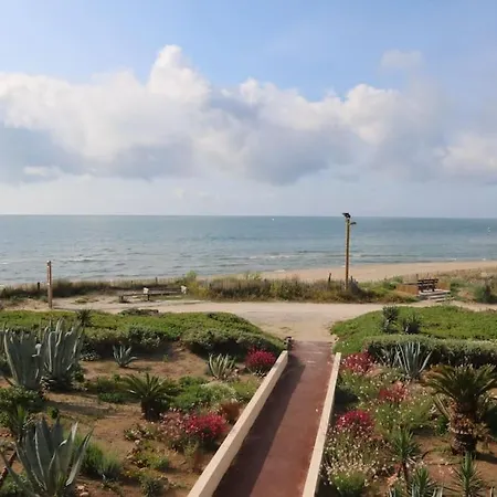 29, Heliopolis O Au Village Naturiste *