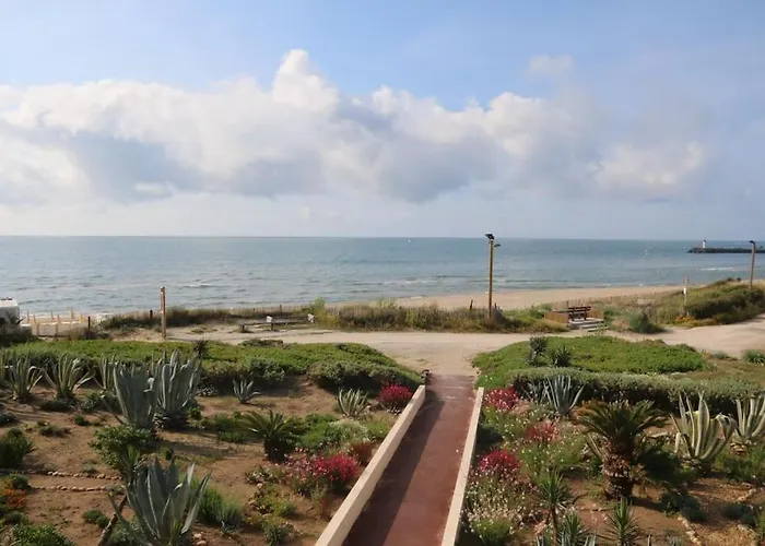 29, Heliopolis O Au Village Naturiste *