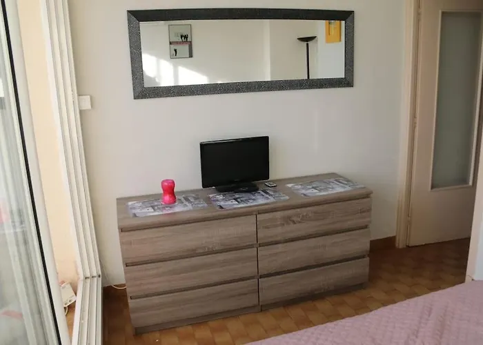 29, Heliopolis O Au Village Naturiste *